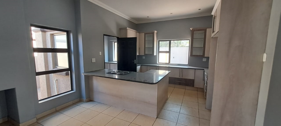 4 Bedroom Property for Sale in Three Rivers Proper Gauteng