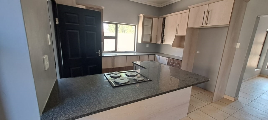4 Bedroom Property for Sale in Three Rivers Proper Gauteng