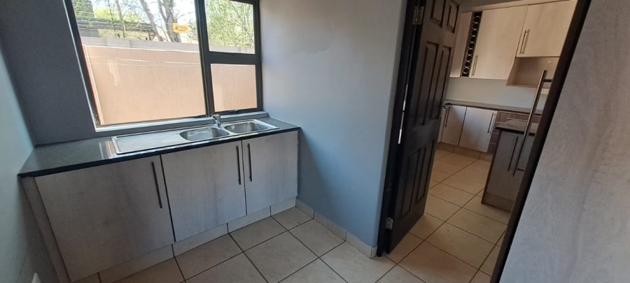4 Bedroom Property for Sale in Three Rivers Proper Gauteng