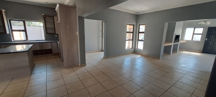 4 Bedroom Property for Sale in Three Rivers Proper Gauteng