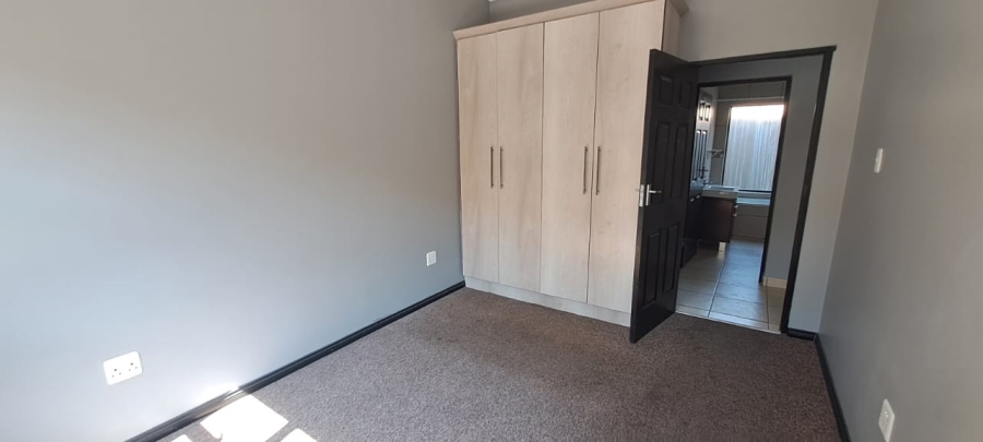4 Bedroom Property for Sale in Three Rivers Proper Gauteng