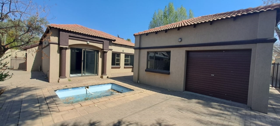 4 Bedroom Property for Sale in Three Rivers Proper Gauteng