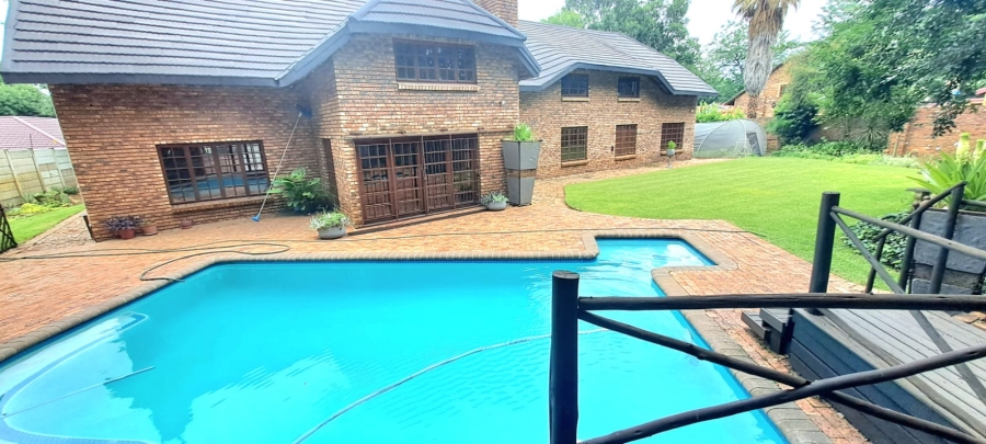 4 Bedroom Property for Sale in Three Rivers Proper Gauteng
