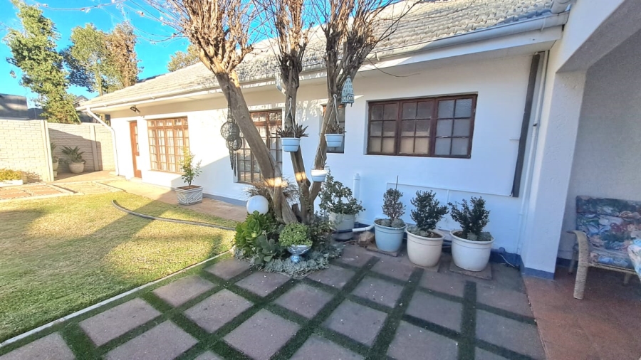 4 Bedroom Property for Sale in Three Rivers Proper Gauteng
