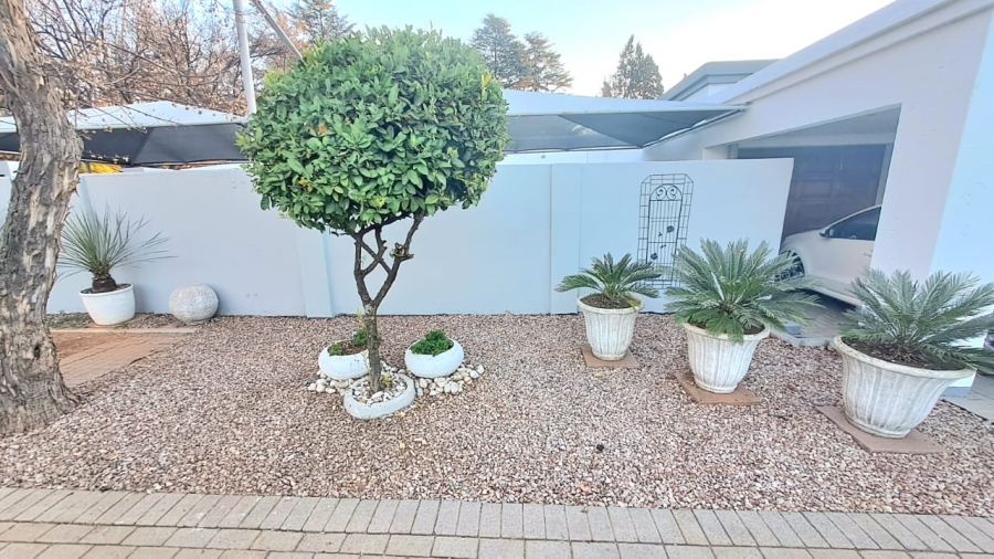 4 Bedroom Property for Sale in Three Rivers Proper Gauteng