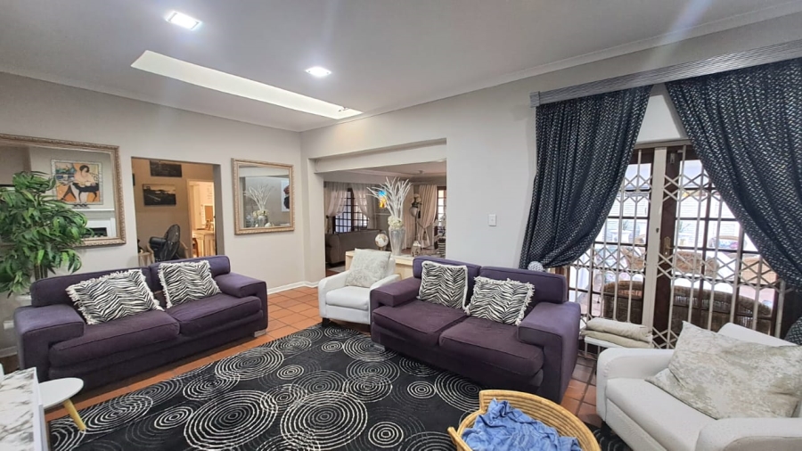 4 Bedroom Property for Sale in Three Rivers Proper Gauteng