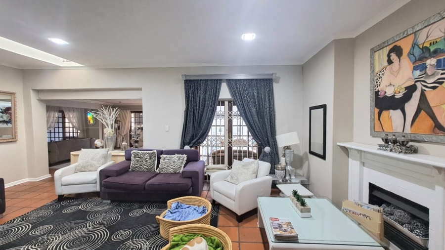 4 Bedroom Property for Sale in Three Rivers Proper Gauteng
