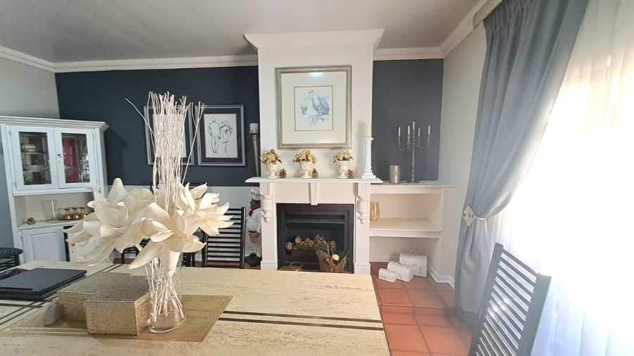 4 Bedroom Property for Sale in Three Rivers Proper Gauteng