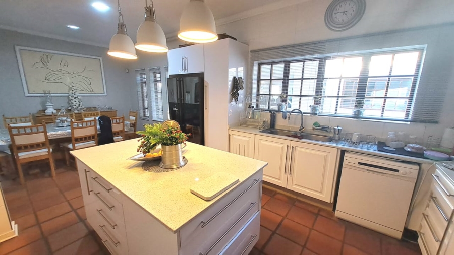4 Bedroom Property for Sale in Three Rivers Proper Gauteng