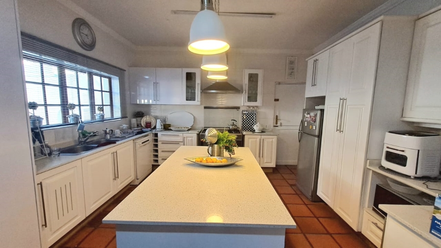 4 Bedroom Property for Sale in Three Rivers Proper Gauteng
