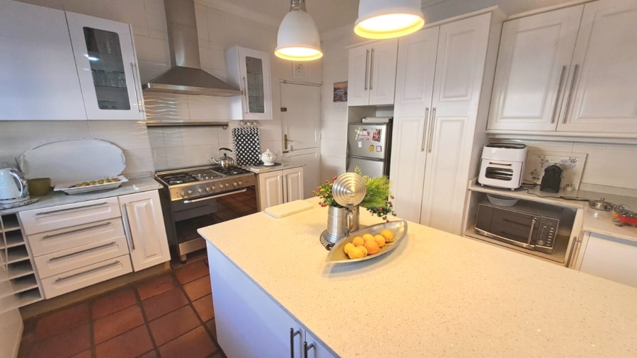 4 Bedroom Property for Sale in Three Rivers Proper Gauteng