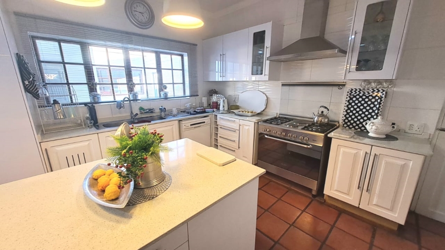 4 Bedroom Property for Sale in Three Rivers Proper Gauteng