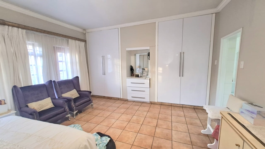 4 Bedroom Property for Sale in Three Rivers Proper Gauteng
