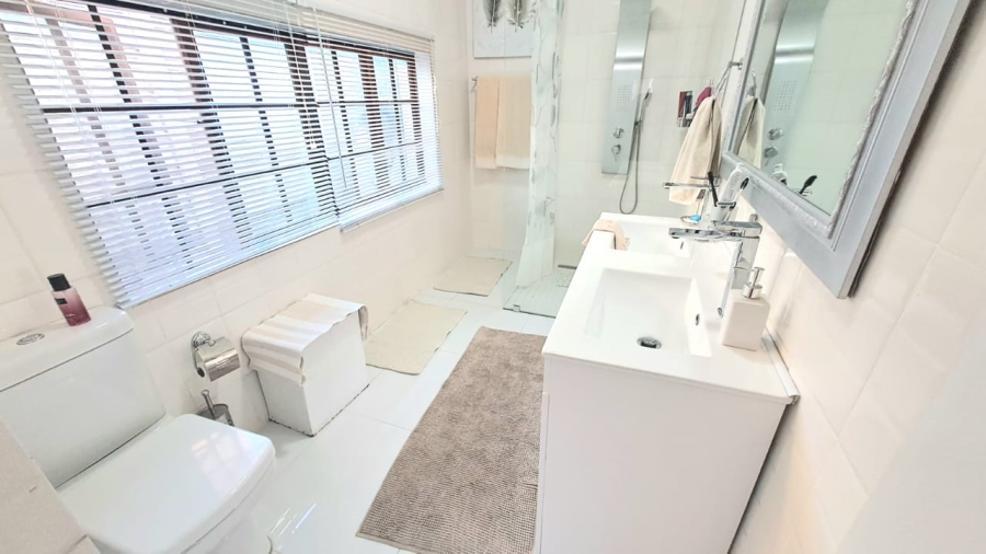 4 Bedroom Property for Sale in Three Rivers Proper Gauteng