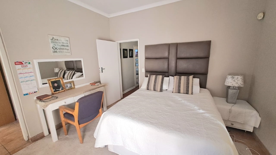 4 Bedroom Property for Sale in Three Rivers Proper Gauteng