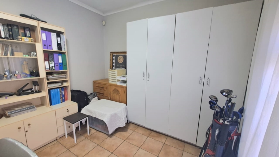 4 Bedroom Property for Sale in Three Rivers Proper Gauteng