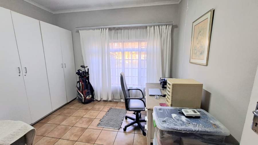 4 Bedroom Property for Sale in Three Rivers Proper Gauteng