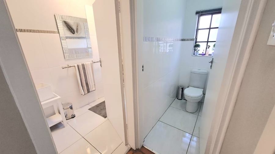 4 Bedroom Property for Sale in Three Rivers Proper Gauteng