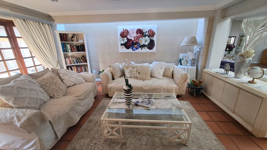 4 Bedroom Property for Sale in Three Rivers Proper Gauteng