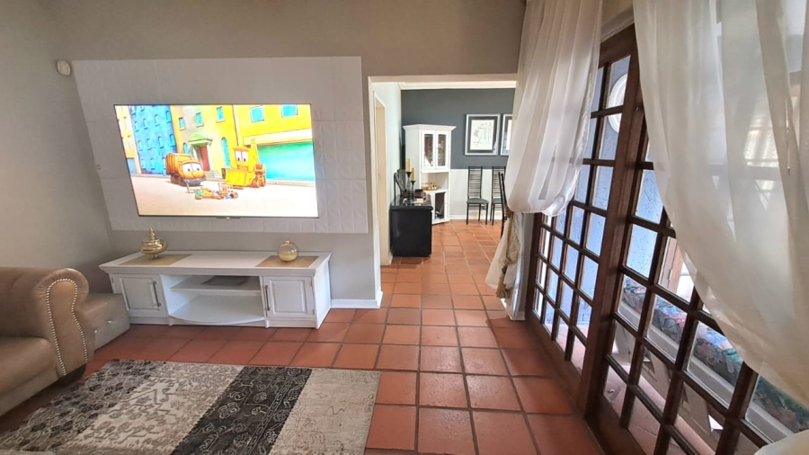 4 Bedroom Property for Sale in Three Rivers Proper Gauteng