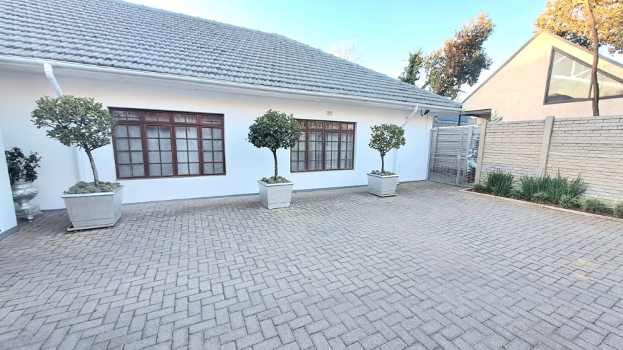 4 Bedroom Property for Sale in Three Rivers Proper Gauteng