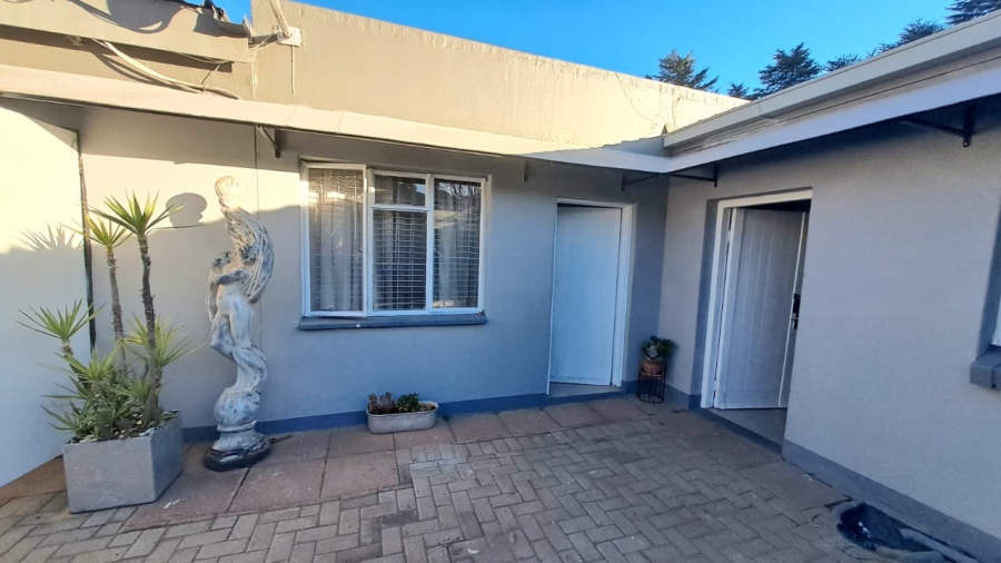4 Bedroom Property for Sale in Three Rivers Proper Gauteng