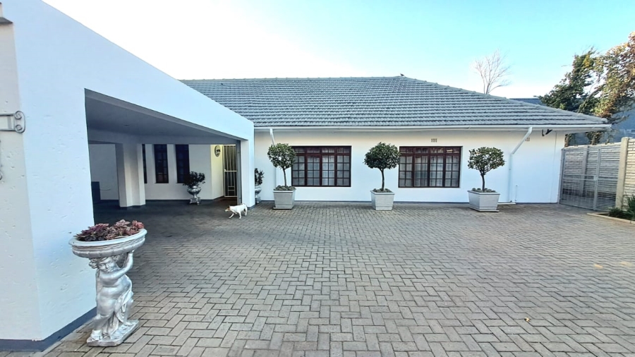 4 Bedroom Property for Sale in Three Rivers Proper Gauteng