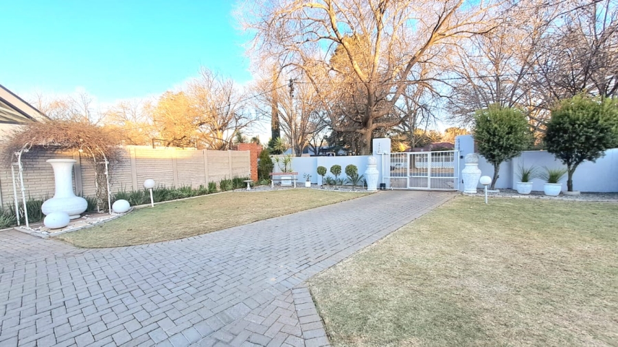4 Bedroom Property for Sale in Three Rivers Proper Gauteng