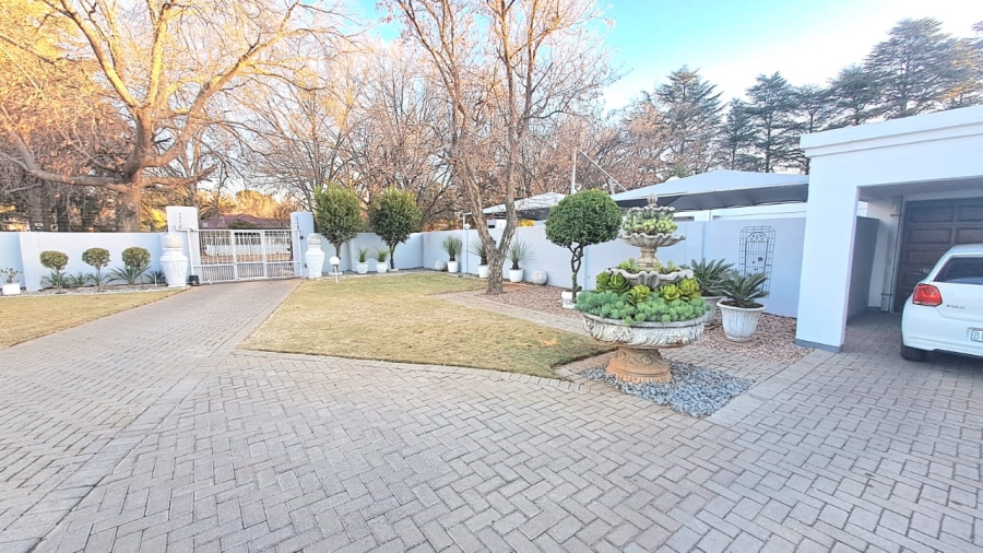 4 Bedroom Property for Sale in Three Rivers Proper Gauteng