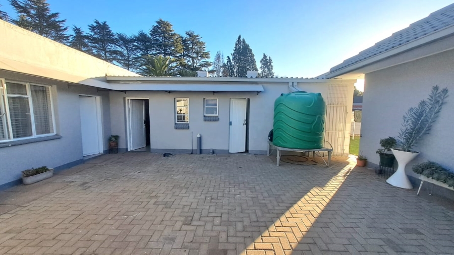 4 Bedroom Property for Sale in Three Rivers Proper Gauteng