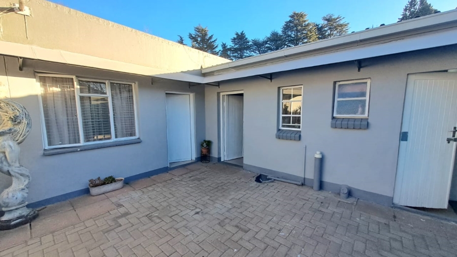 4 Bedroom Property for Sale in Three Rivers Proper Gauteng