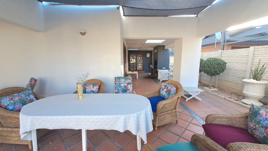 4 Bedroom Property for Sale in Three Rivers Proper Gauteng