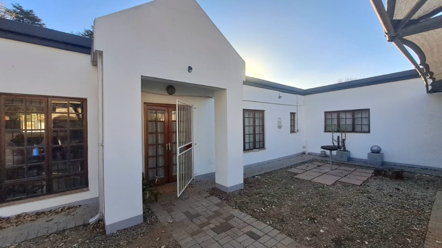 4 Bedroom Property for Sale in Three Rivers Proper Gauteng