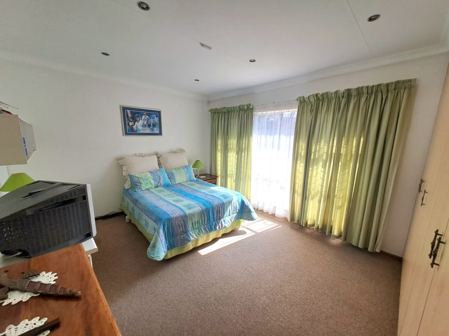 4 Bedroom Property for Sale in Three Rivers East Gauteng