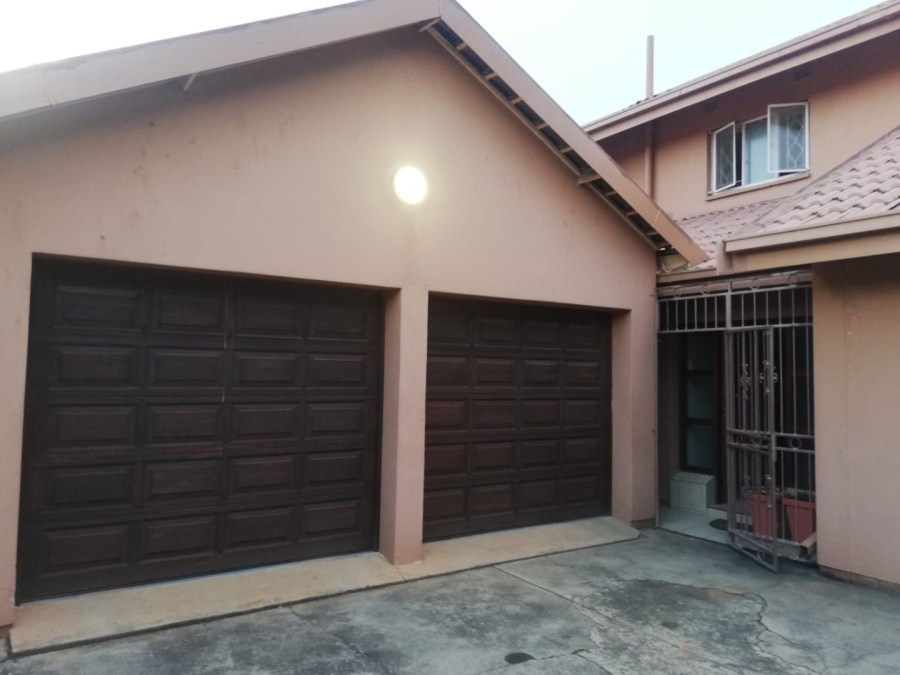 3 Bedroom Property for Sale in Three Rivers Proper Gauteng