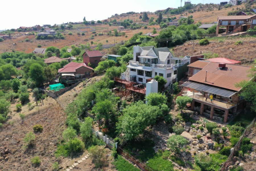6 Bedroom Property for Sale in Vaaloewer Gauteng