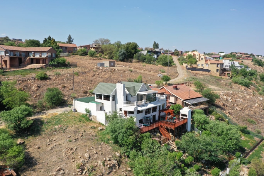 6 Bedroom Property for Sale in Vaaloewer Gauteng