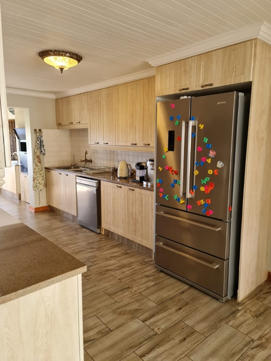 6 Bedroom Property for Sale in Vaaloewer Gauteng