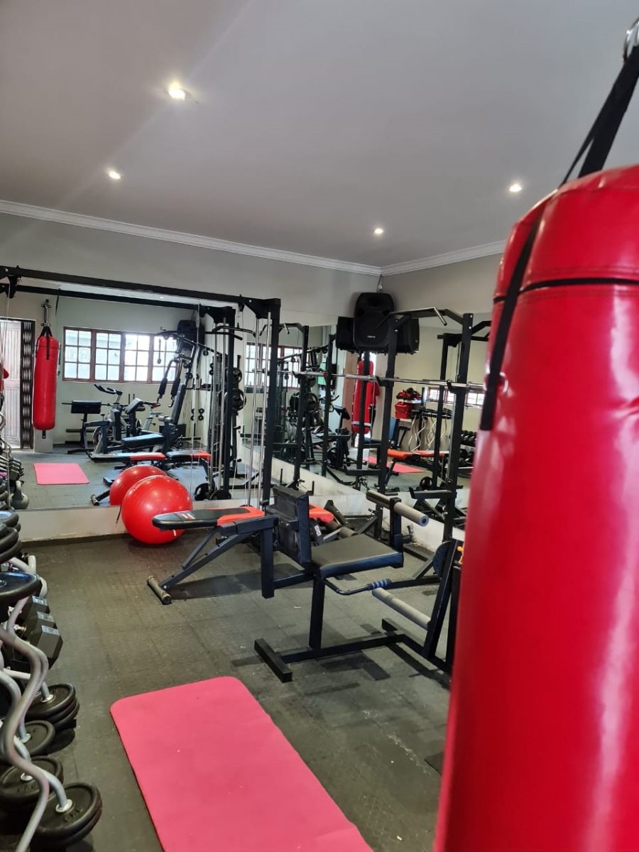 6 Bedroom Property for Sale in Vaaloewer Gauteng