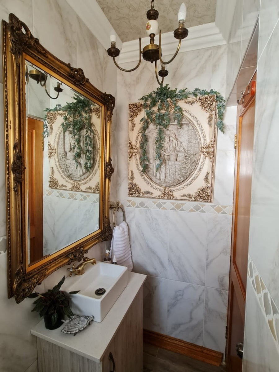 6 Bedroom Property for Sale in Vaaloewer Gauteng