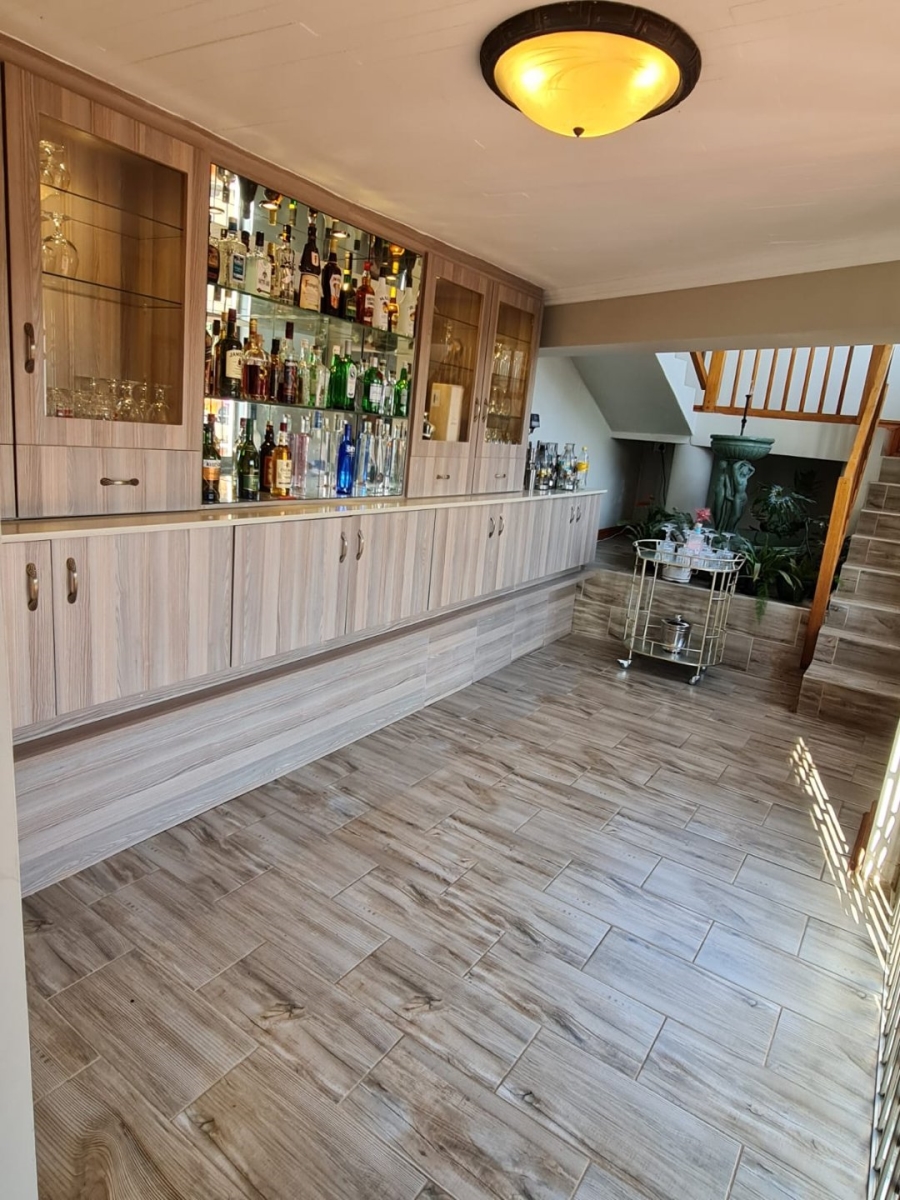 6 Bedroom Property for Sale in Vaaloewer Gauteng