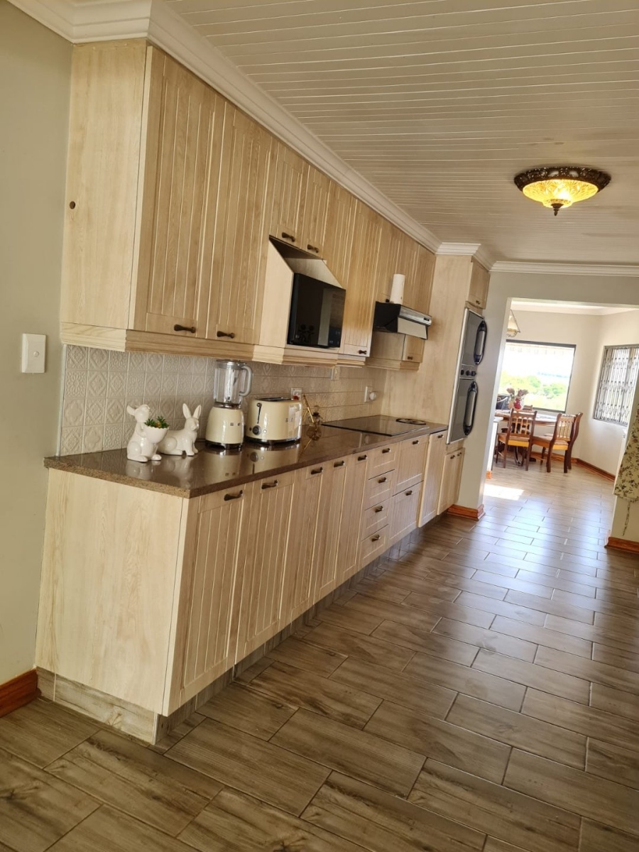 6 Bedroom Property for Sale in Vaaloewer Gauteng
