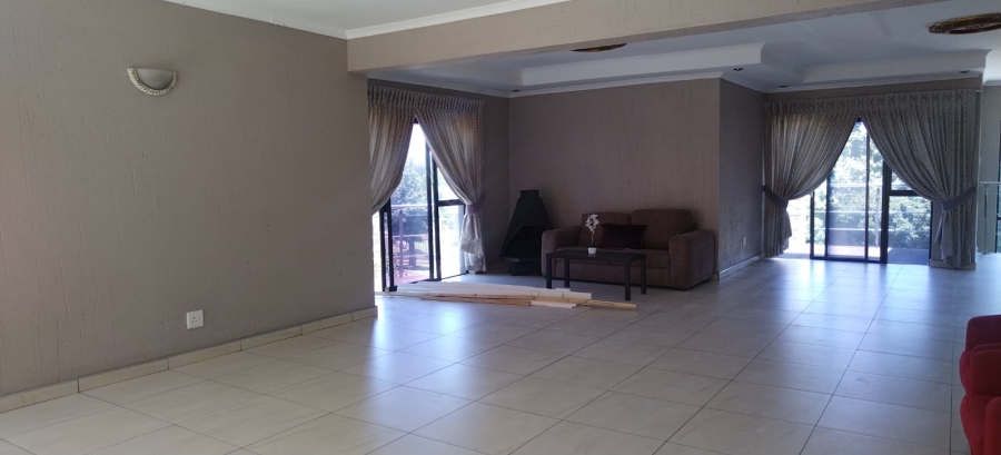 8 Bedroom Property for Sale in Three Rivers East Gauteng