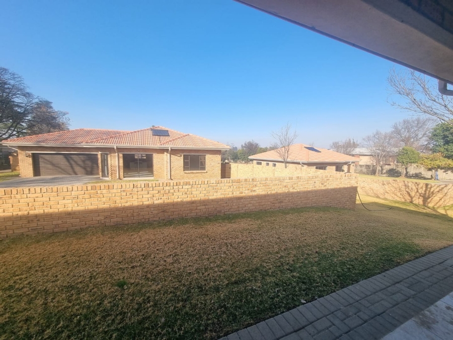 2 Bedroom Property for Sale in Mantevrede Gauteng