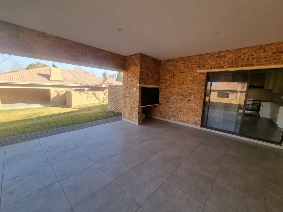 2 Bedroom Property for Sale in Mantevrede Gauteng