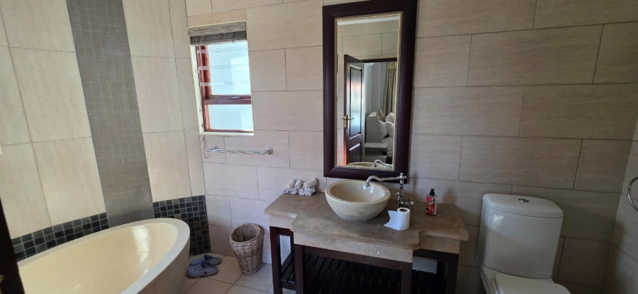6 Bedroom Property for Sale in Three Rivers East Gauteng