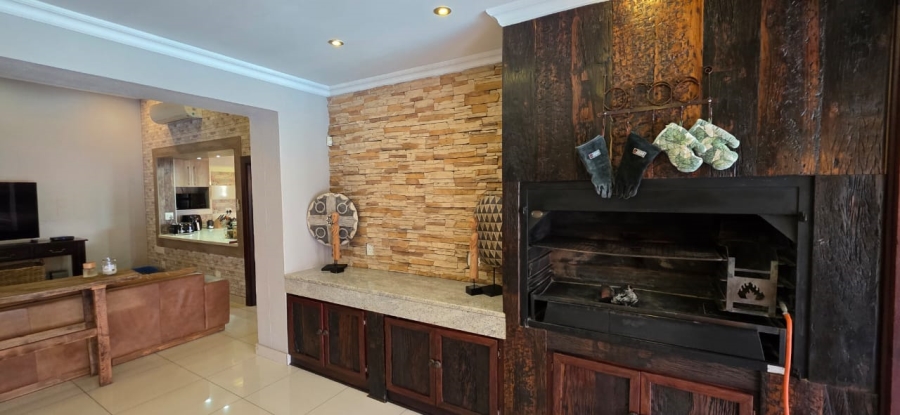 6 Bedroom Property for Sale in Three Rivers East Gauteng