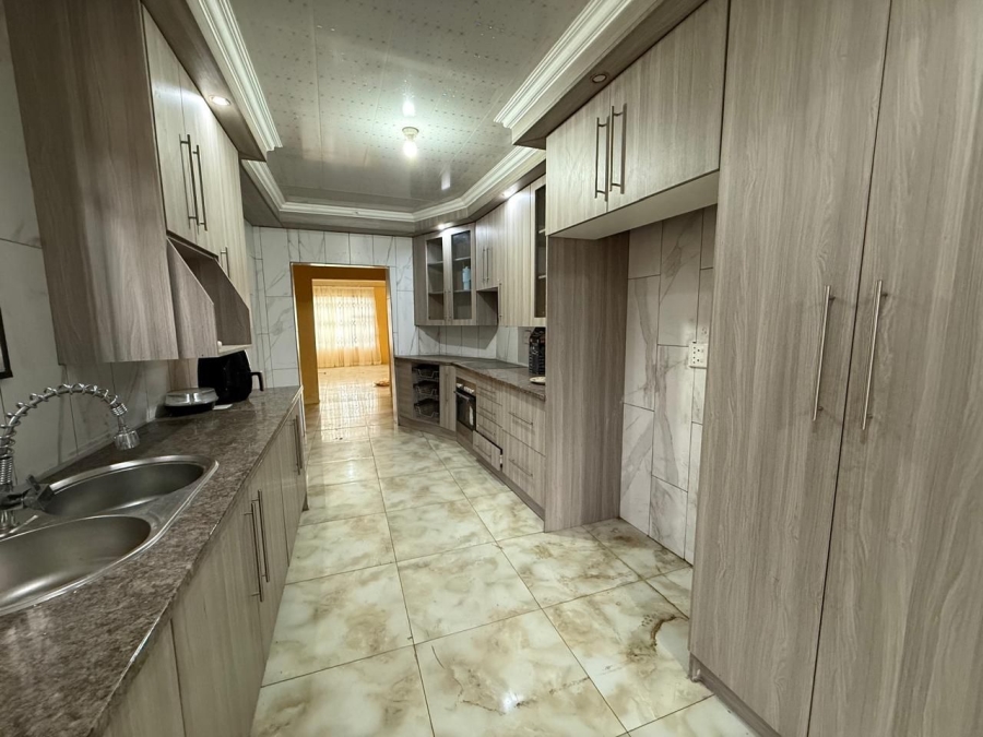 5 Bedroom Property for Sale in Waldrift Gauteng