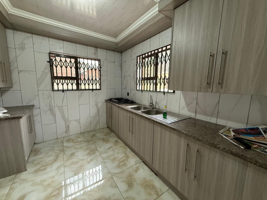 5 Bedroom Property for Sale in Waldrift Gauteng