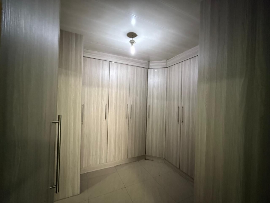 5 Bedroom Property for Sale in Waldrift Gauteng